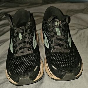Brooks Black and Tan Athletic Shoes with Breathable Mesh